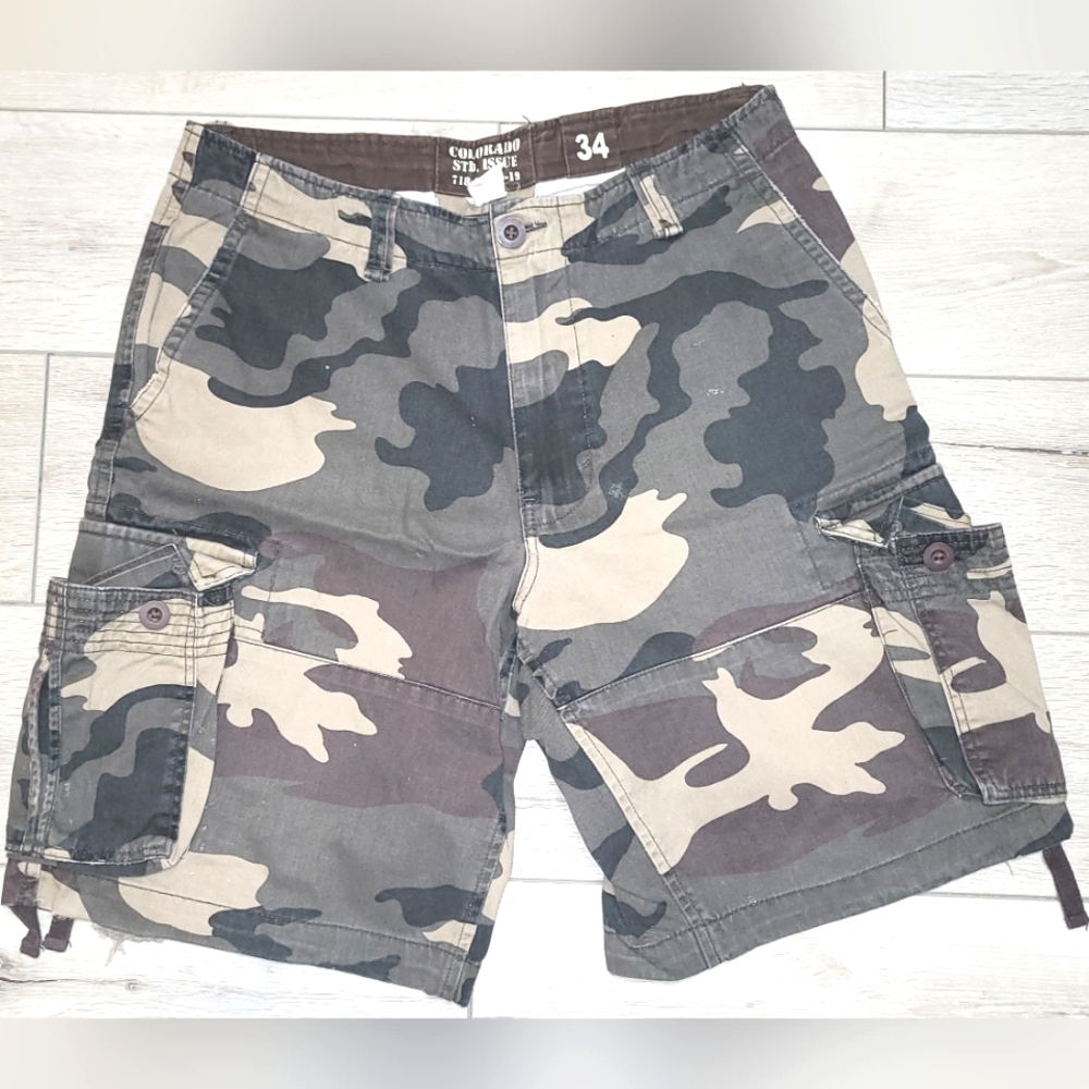 🪖Colorado Cargo Camo Shorts (34)W